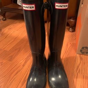Tall Hunter rain boots- glossy navy blue